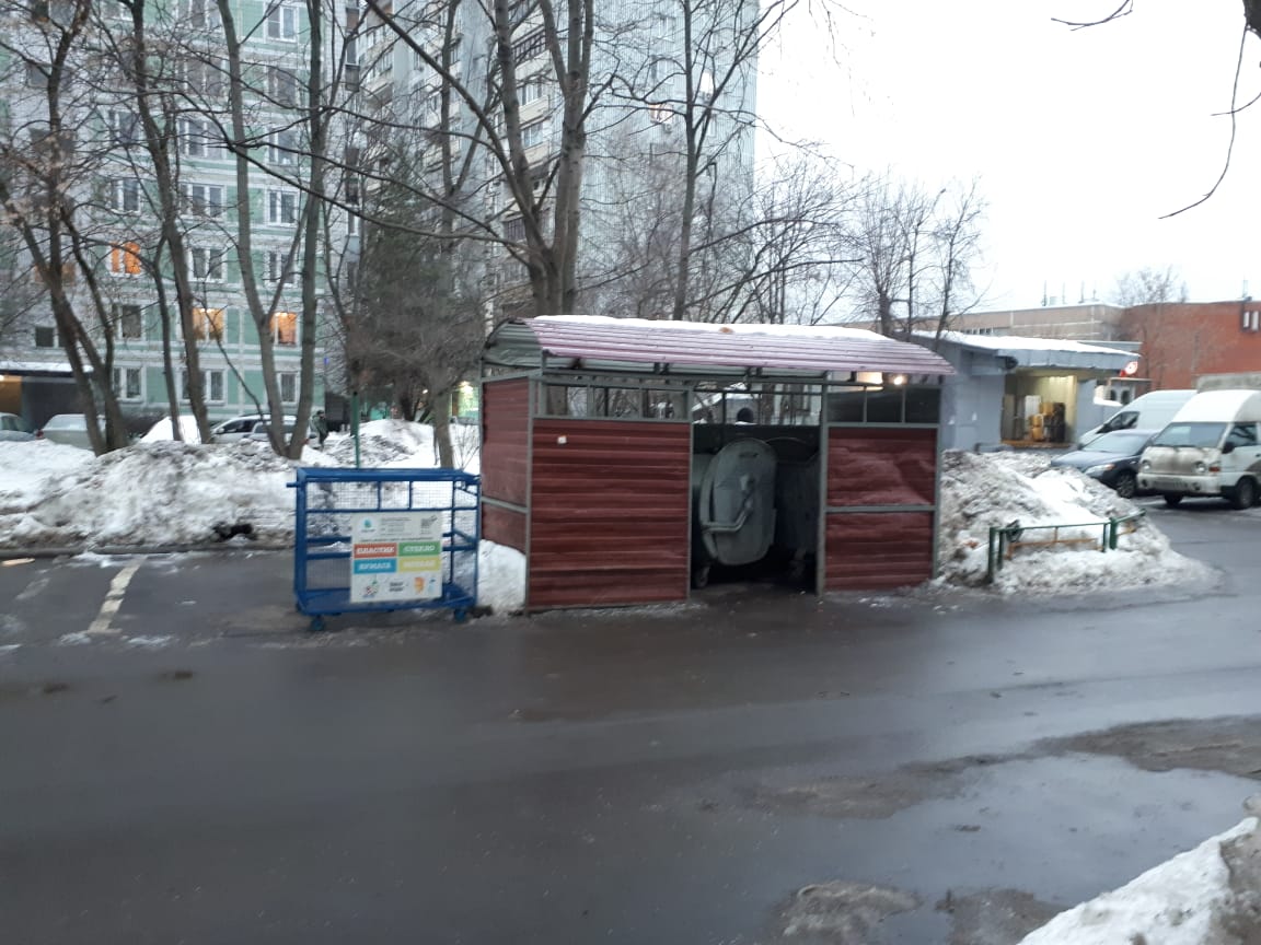 Активисты ОНФ помогли москвичам установить контейнер для раздельного сбора - фото 1