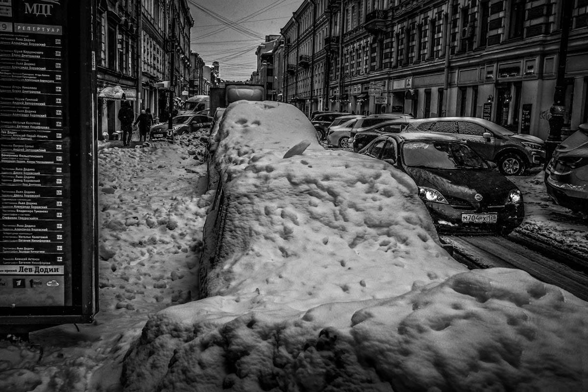 В Петербурге чиновники будут сами расчищать снег. Лопатами... - фото 8