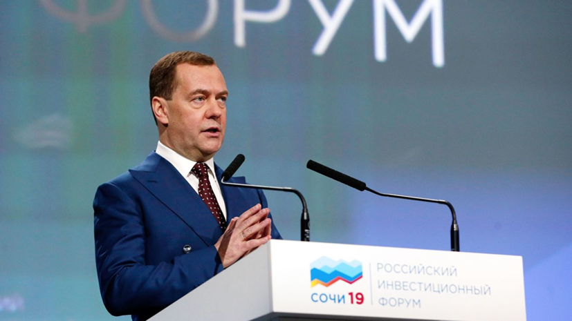 Дмитрий Медведев на встрече с губернаторами в Сочи заявил о необходимости составить социальный портрет бедности - фото 1