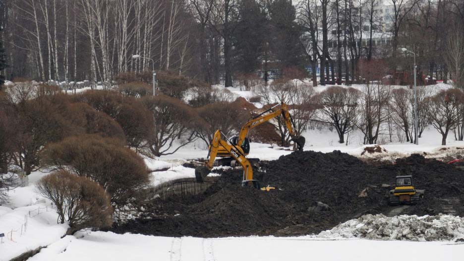 Зачем в Зеленограде из городского пруда слили воду, а дно перекопали экскаваторами? - фото 1