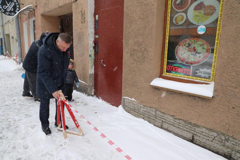 Ручной режим борьбы со снегом в Петербурге - фото 2