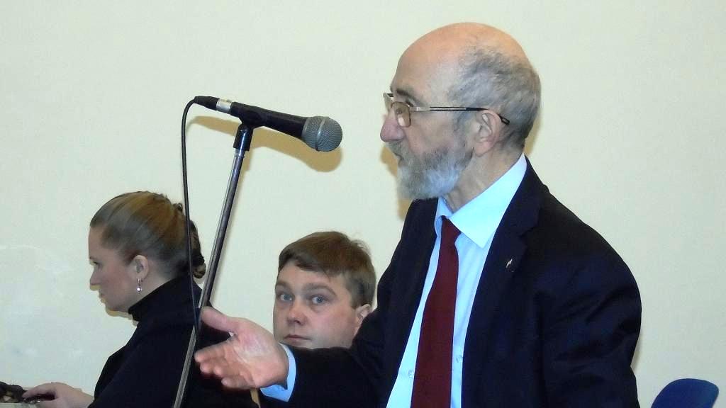 «Канитель, которая длится не один год...»  Юристы Смольного и Законодательного собрания пока не могут найти общий язык - фото 3