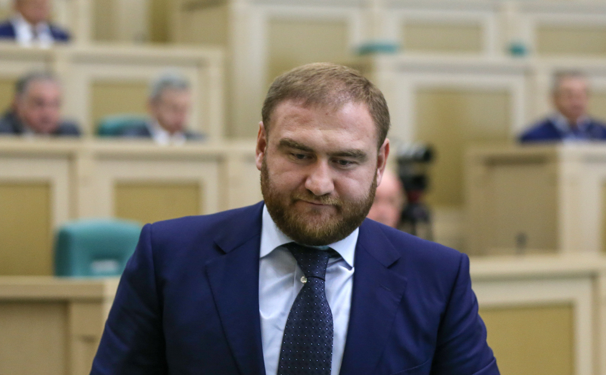 Cенатор от Карачаево-Черкесии Арашуков задержан в зале заседаний Совфеда - фото 3