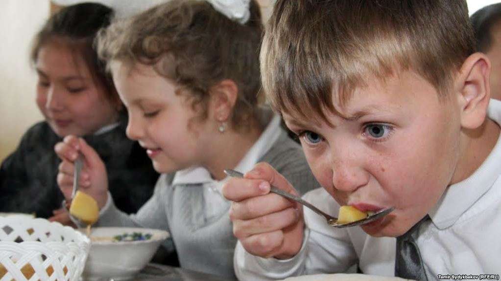 Детский омбудсмен Кузбасса заявил о голодных обмороках у школьников из-за нехватки денег на еду - фото 1