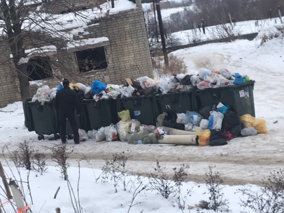 После старта «мусорной реформы» в ряде регионов и городов мусор просто перестали вывозить - фото 4