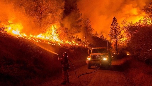 ЭКОБАТТЛ: ​​Трамп обвинил власти Калифорнии в допущении пожаров в штате - фото 1
