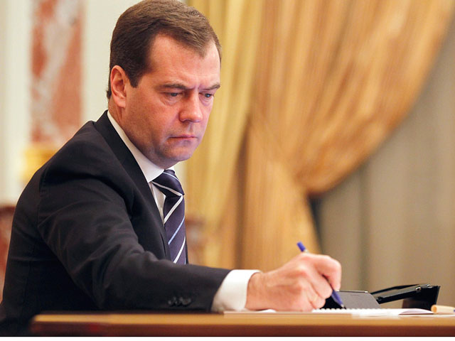 Дмитрий Медведев подписал постановление об ответных мерах против Украины - фото 1