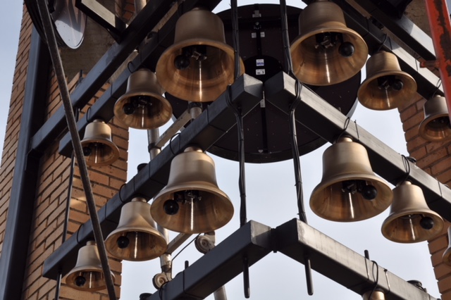 Дар Талдома: необыкновенный колокольный орган – карильон украшает теперь исторический центр города - фото 1