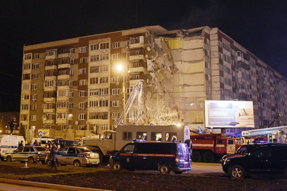 Взрыв газа  полностью разрушил подъезд девятиэтажного жилого дома Ижевска - фото 4