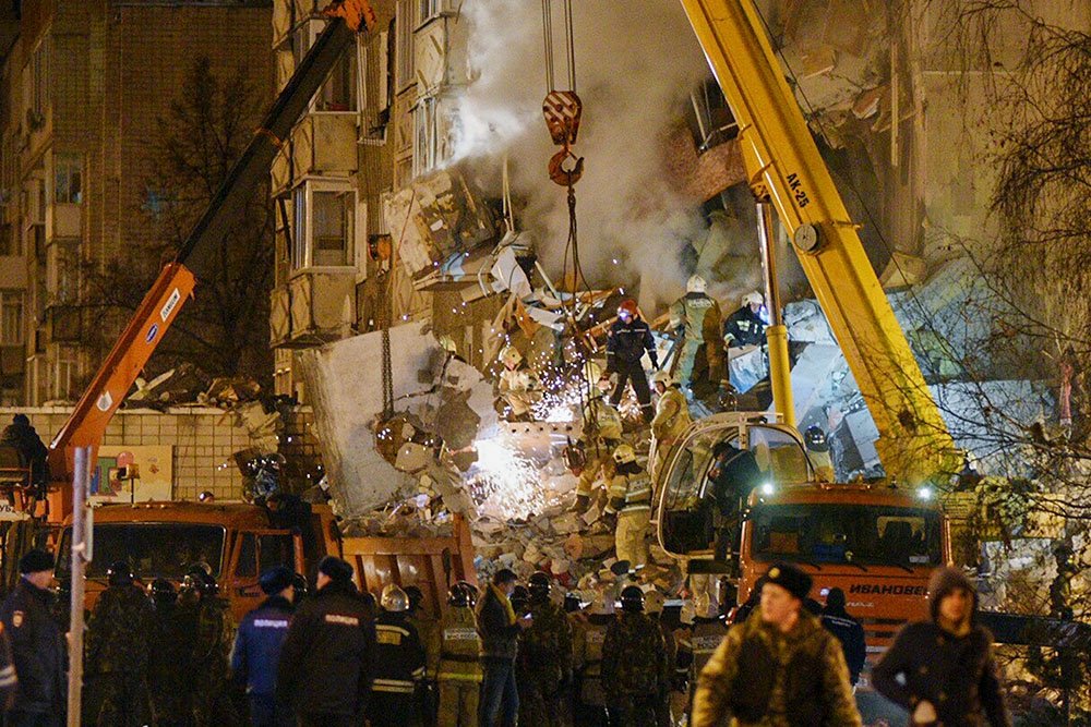 Взрыв газа  полностью разрушил подъезд девятиэтажного жилого дома Ижевска - фото 8