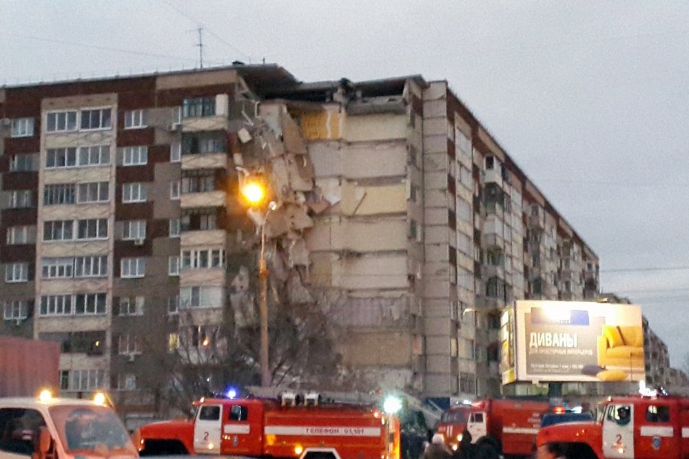 Взрыв газа  полностью разрушил подъезд девятиэтажного жилого дома Ижевска - фото 9