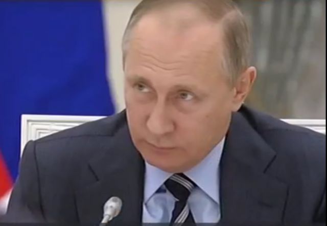 Владимир Путин слушает выступление Жириновского на встрече с лидерами фракций - фото 2