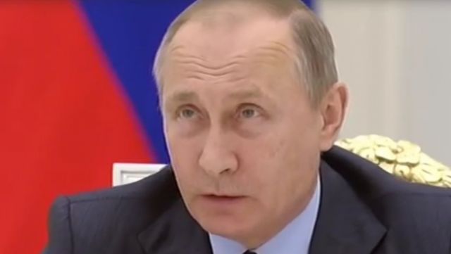 Владимир Путин слушает выступление Жириновского на встрече с лидерами фракций - фото 3