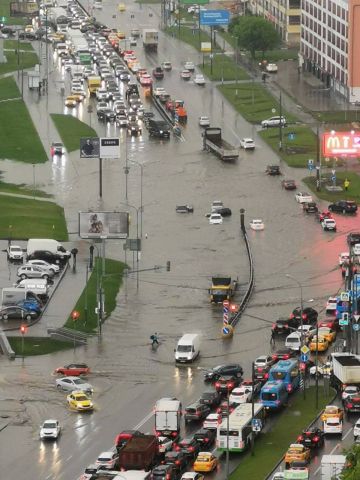 На Боровском шоссе в Москве - потоп - фото 1