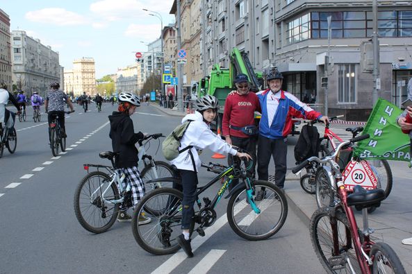 Велопарад в Москве. Версия Геннадия Суздальцева  - фото 2