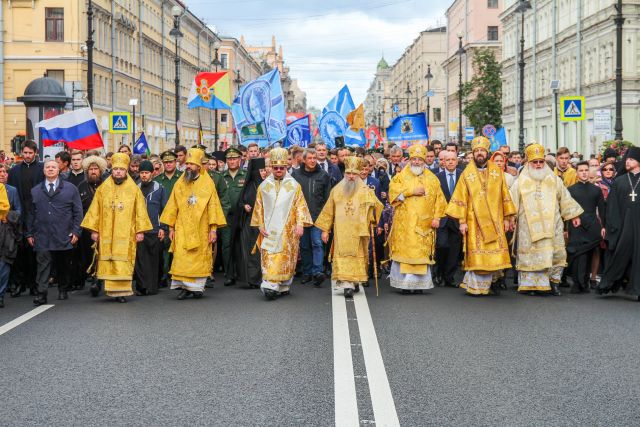 Праздничный Крестный ход в честь перенесения мощей Александра Невского - фото 8