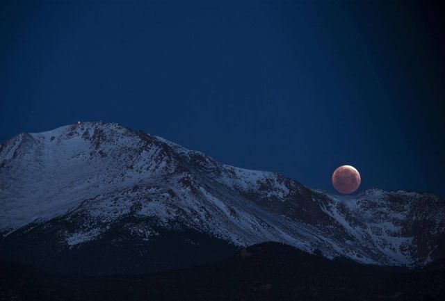 «Кровавая Луна» появилась над Землей - фото 1