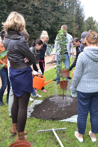 Главный эколог столицы посадил свое тысячное дерево в Москве  - фото 76