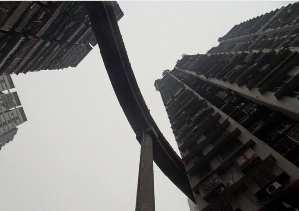 Тротуары Китая переезжают на 13 этаж  - фото 1