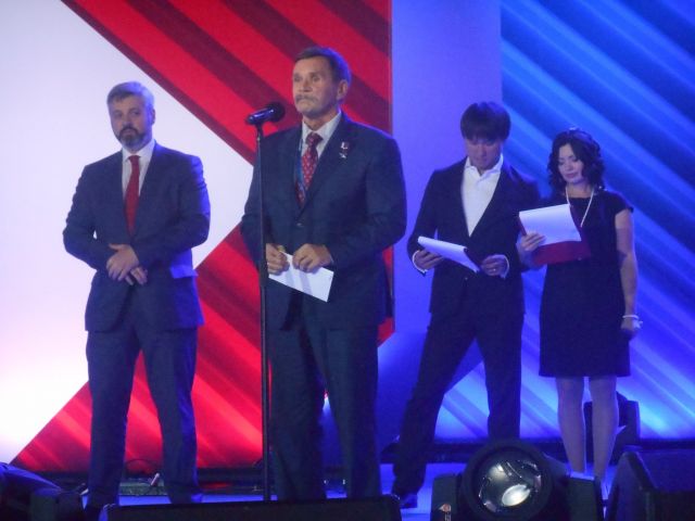 Президент России завершил своё выступление перед общественниками поклоном  - фото 17