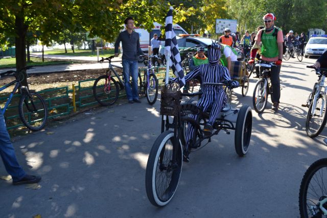 День без автомобиля в Москве встречали на велосипедах  - фото 34