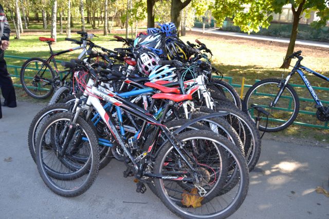 День без автомобиля в Москве встречали на велосипедах  - фото 36