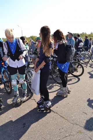 День без автомобиля в Москве встречали на велосипедах  - фото 67