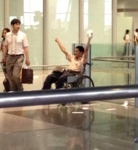 В аэропорту Пекина смертник - мужчина в инвалидной коляске взорвал себя (ФОТО) - фото 1