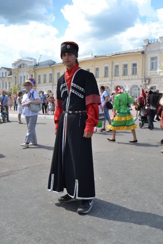 Владимир Жириновский на празднике дня семьи раздал подарки   - фото 16