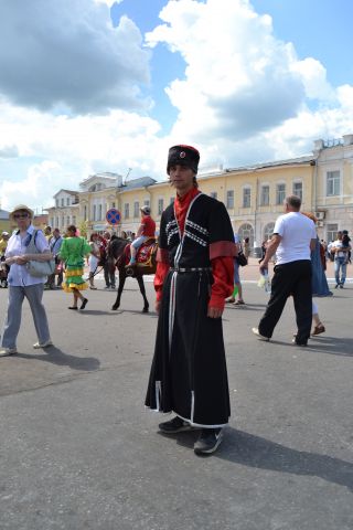 Владимир Жириновский на празднике дня семьи раздал подарки   - фото 18