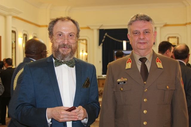  В Москве главы военных атташе поздравили иранских коллег с Днем Вооруженных сил  - фото 7