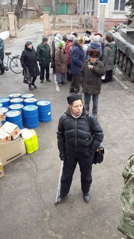 Луганск встречает "гуманитарку" от тех, кто за жизнь - "безумству храбрых поем мы песню"  - фото 4