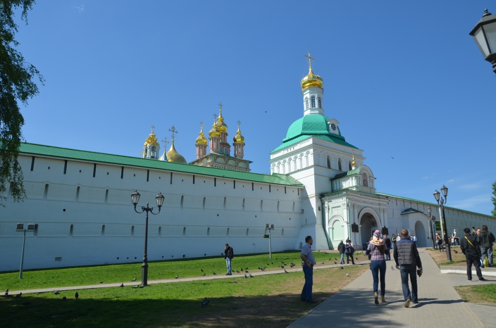  В Свято-Троицкой Сергиевой Лавре при поддержке Минэкологии установлен первый экобокс для сбора опасных отходов - фото 5