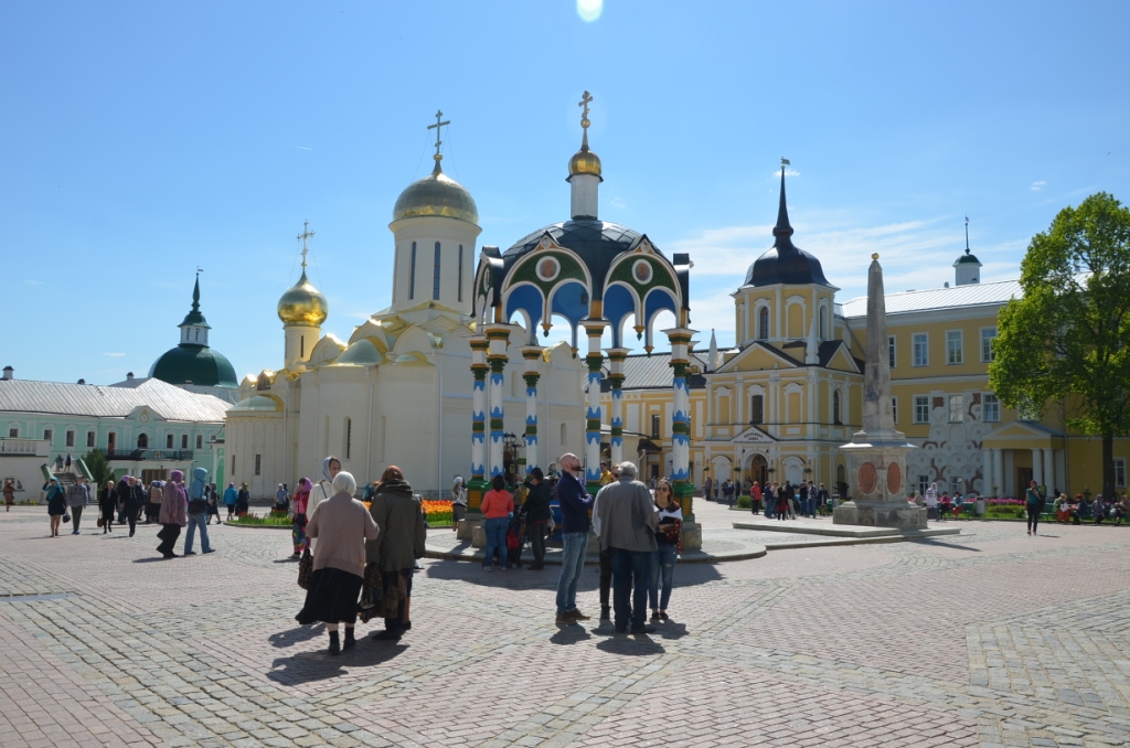  В Свято-Троицкой Сергиевой Лавре при поддержке Минэкологии установлен первый экобокс для сбора опасных отходов - фото 6