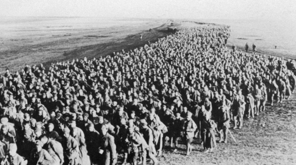 1941-1945. Хроника победы Накануне Дня победы посол Германии напомнил о трагичной судьбе миллионов советских пленных. Обзор "ЭкоГрада" - фото 1
