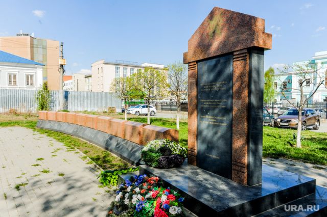 Злата Прага. Памятник маршалу Коневу. Всё ли то золото, что блестит? Обзор "ЭкоГрада" - фото 1