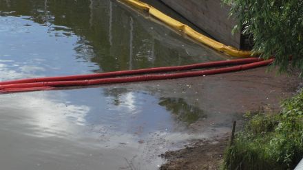 "ЭкоГрад" в Химках на ликвидации разлива нефтепродуктов в Химкинском водохранилище - фото 3
