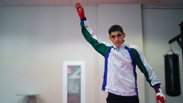 Чемпион России по боксу рассказал о самоизоляции после возвращения из Лондона - фото 1