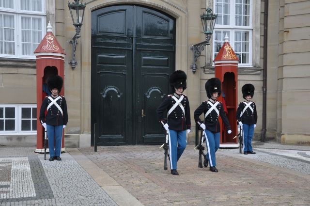 Дания. Королевская лейб-гвардия. Стойкие не оловянные солдатики - фото 5