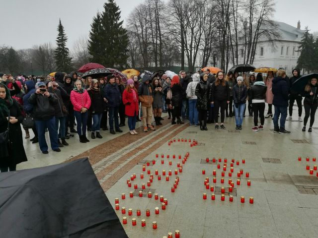 В Ярославле почтили память погибших в результате теракта в Санкт-Петербургском метро - фото 1