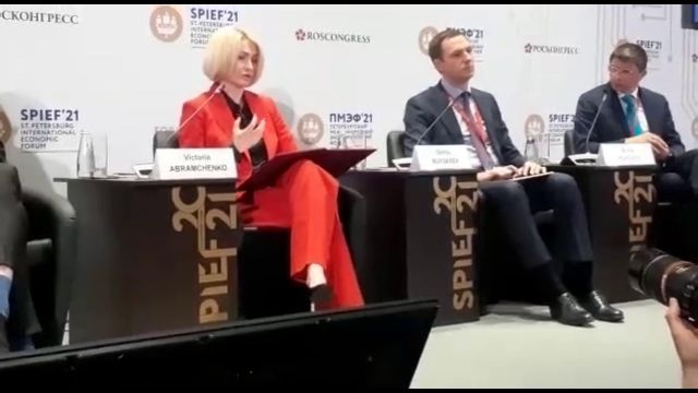 ПМЭФ-2021. Второй день. Виктория Абрамченко и Антон Кульбачевский - фото 1