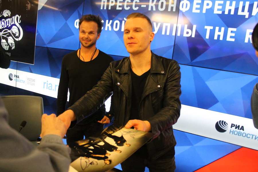 The Rasmus готовится к гастролям по России с Чебурашкой, крокодилом Геной и борщом - фото 2