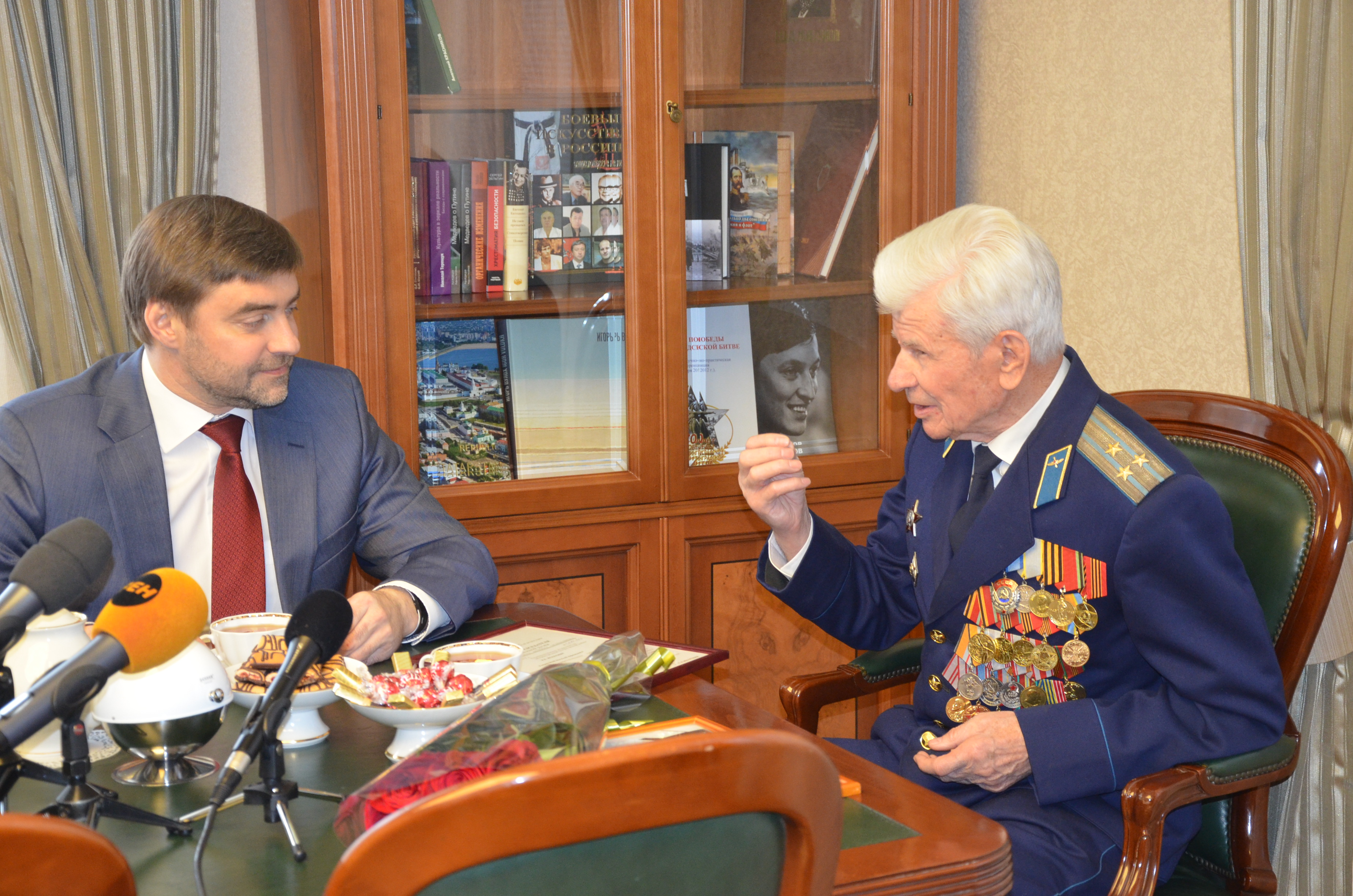  Сергей Железняк получил уникальную фотографию Гагарина  - фото 2