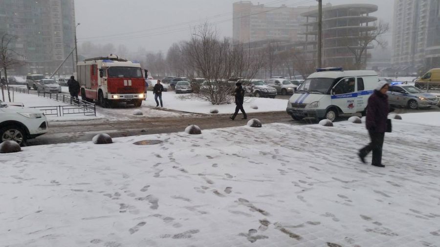 Взрыв в Санкт-Петербурге рядом с библиотекой - фото 3