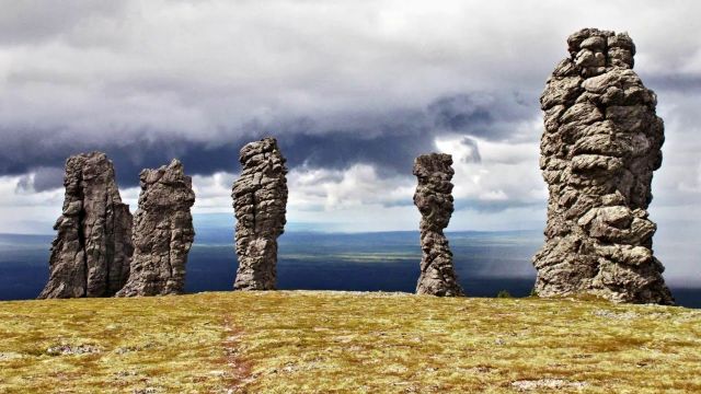 Гора идолов: удивительные столбы выветривания в Республике Коми - фото 1