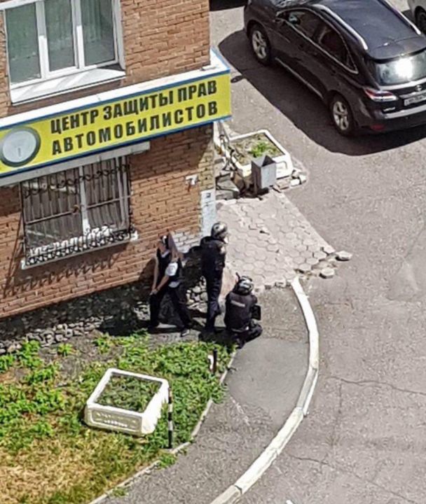 Кузбасский стрелок убил жену и покончил с собой в офисе - фото 1