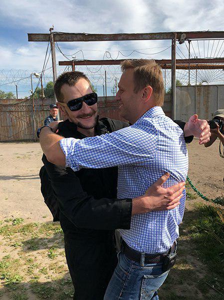 Олег Навальный вышел на свободу - фото 2