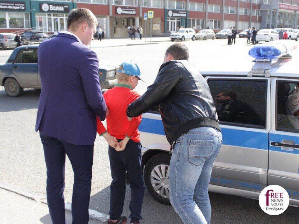 На акциях протеста в России задержаны два особо опасных преступника (ФОТО, ВИДЕО) - фото 1