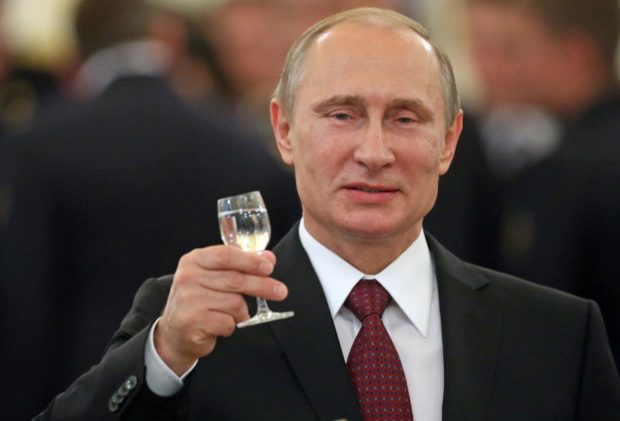 "Стакан наполовину пуст! Стакан наполовину полон!" - как переговаривались в Версале - фото 2