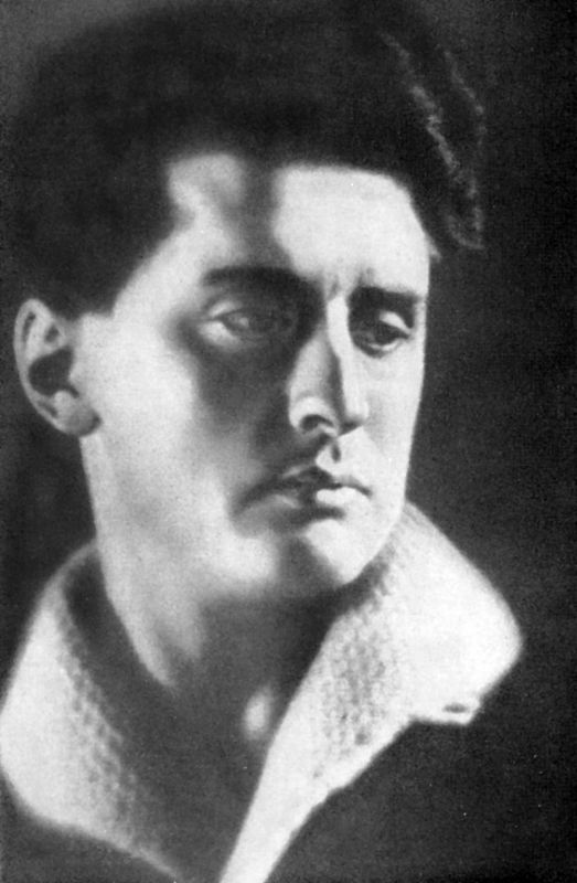 "Мы с тобою станем старше. Загрустим. Начнем седеть. На прудах на Патриарших// Не придется нам сидеть." - Иосиф Уткин - фото 3